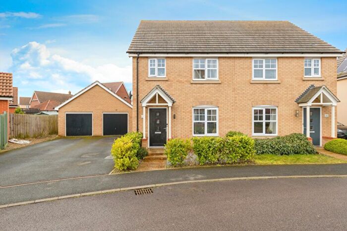 3 Bedroom Semi-Detached House For Sale In Curlew Crescent, Wymondham, Norfolk, NR18