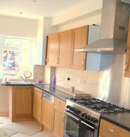 4 Bedroom Semi-Detached House To Rent In Windmill Lane, Greenford, UB6