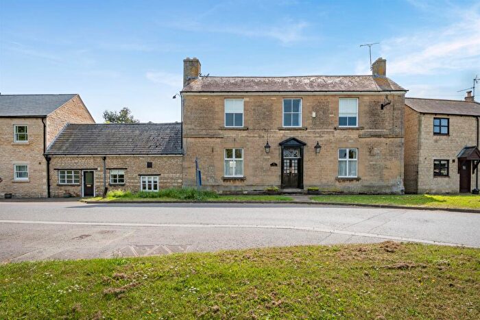 3 Bedroom Character Property For Sale In Peterborough Road, Ailsworth, Peterborough, PE5