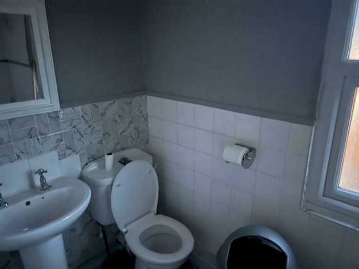 Detached House To Rent In A Upper Wickham LaneWellingKent, DA16