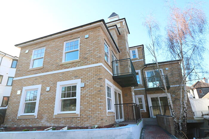 2 Bedroom Apartment To Rent In Lyons Court, Dorking, RH4