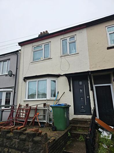 3 Bedroom Terraced House For Sale In Black Lake, West Bromwich, B70
