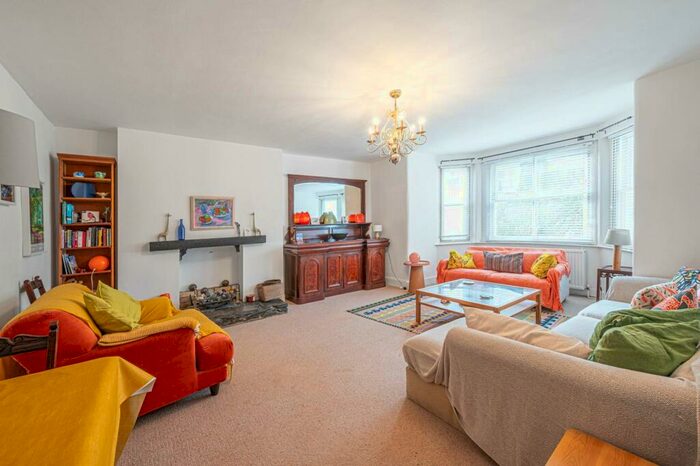2 Bedroom Flat To Rent In Belsize Park Gardens, Belsize Park, London, NW3