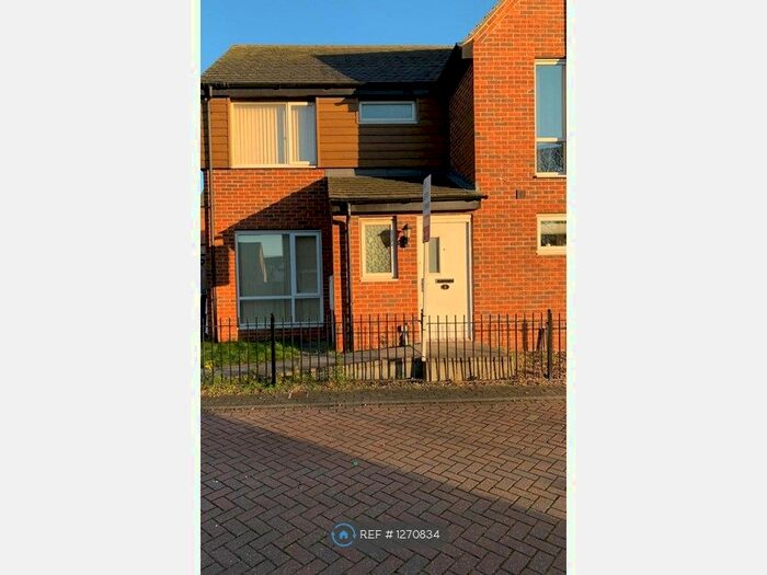 3 Bedroom Semi-Detached House To Rent In Pearsons View, Seacroft, Leeds LS14