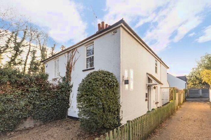 2 Bedroom Property To Rent In Rushett Close, Thames Ditton, KT7