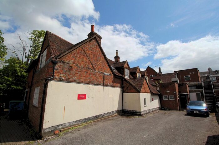 1 Bedroom Flat To Rent In High Street, Alton, Hampshire, GU34