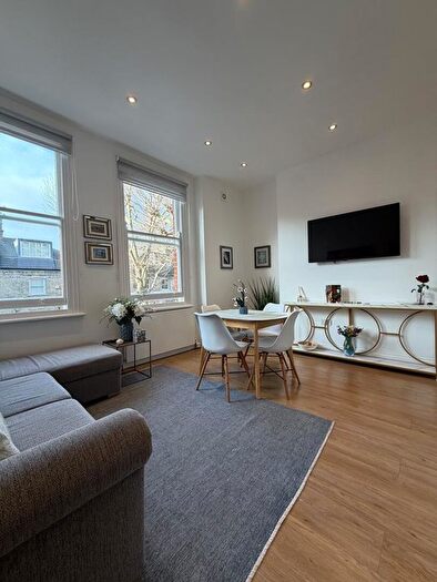 2 Bedroom Flat To Rent In Auriol Road, London, W14