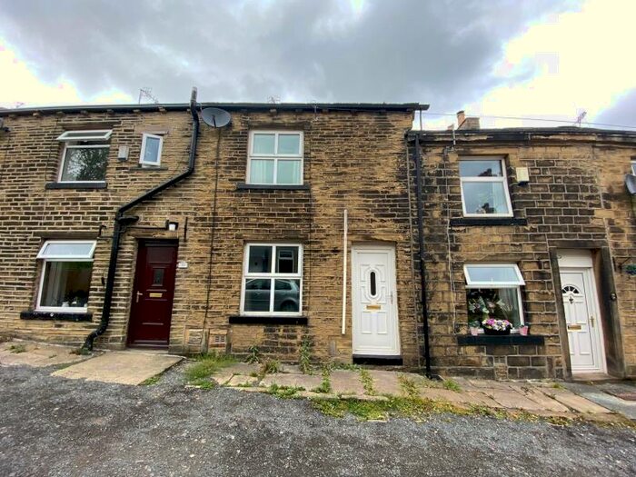 3 Bedroom Terraced House To Rent In Victoria Street, Wilsden, Bradford, BD15