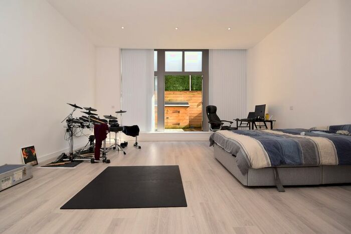 1 Bedroom Studio To Rent In Talbot Skyline, - Imperial Drive, Harrow, Greater London, HA2