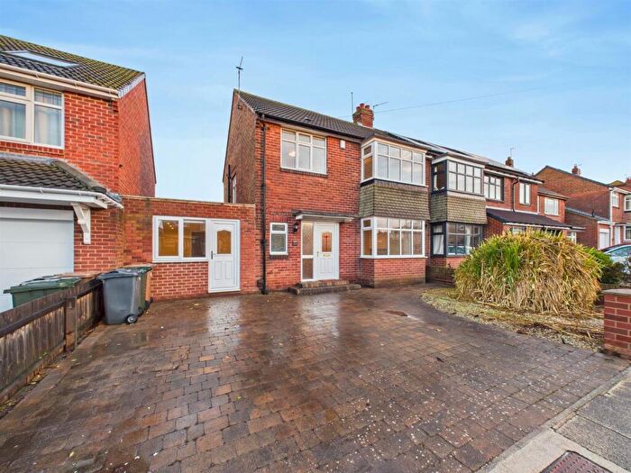 4 Bedroom Semi Detached House To Rent In Kennersdene, Tynemouth, NE30