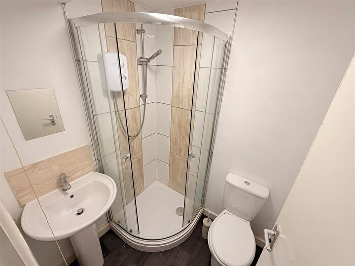 5 Bedroom Flat To Rent In Leengate, Nottingham, NG7