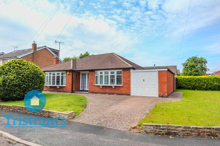 2 Bedroom Detached Bungalow To Rent In Normanby Road, Wollaton, Nottingham, NG8