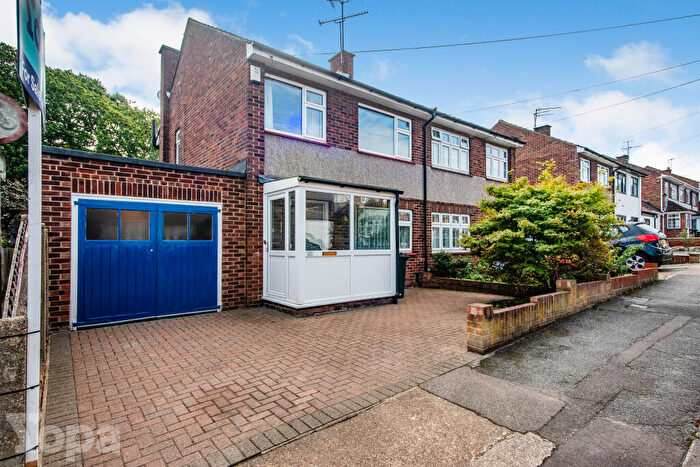 3 Bedroom Semi-Detached House For Sale In Spurrell Avenue, Bexley, DA5