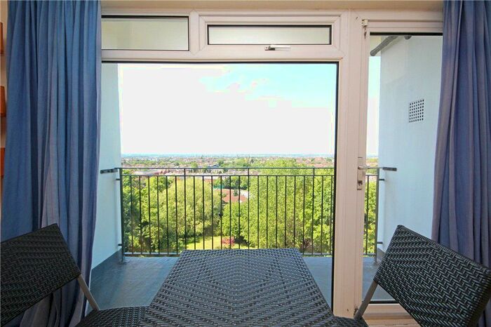 2 Bedroom Flat To Rent In Leigham Court Road, London, SW16