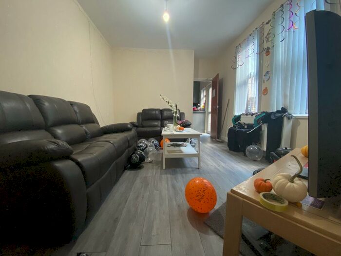 6 Bedroom Terraced House To Rent In Colum Road, Cardiff(City), CF10