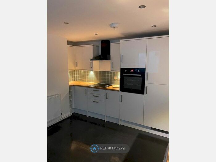 2 Bedroom End Of Terrace House To Rent In New Hey Road, Huddersfield, HD3