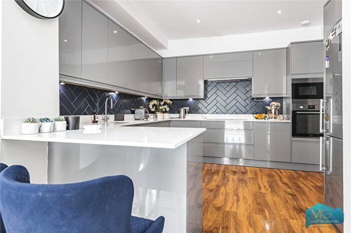 4 Bedroom Semi-Detached House For Sale In Stanhope Road, London, N12