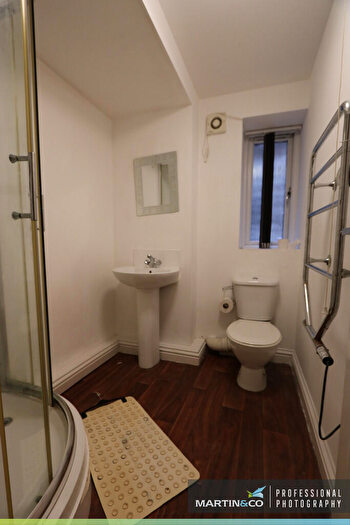 1 Bedroom Detached House To Rent In Commercial Road, Pill, NP20