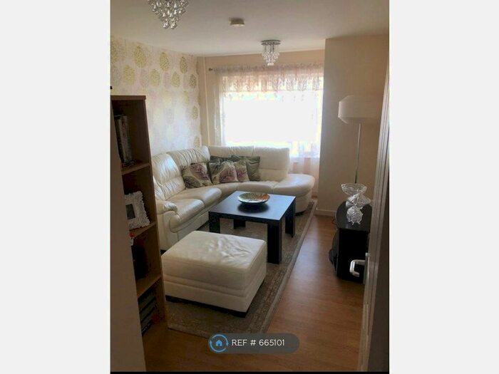 2 Bedroom Flat To Rent In Portway, Manchester (Close To Manchester Airport), M22