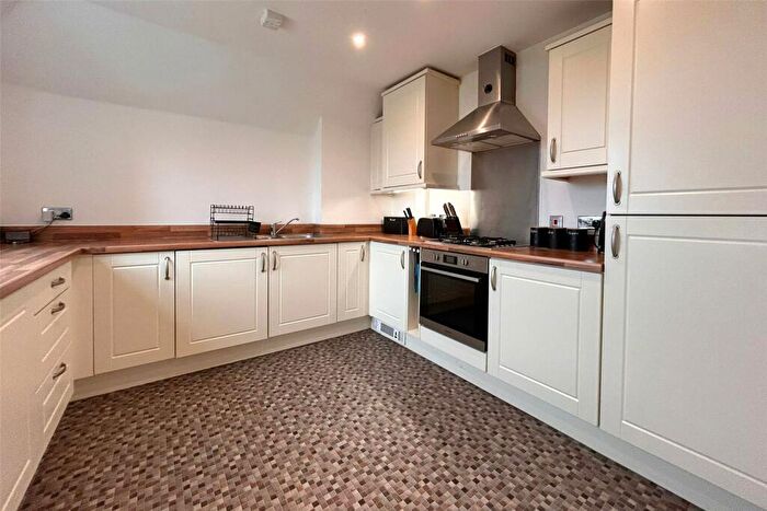 1 Bedroom Flat For Sale In Coppice Square, Aldershot, Hampshire, GU12