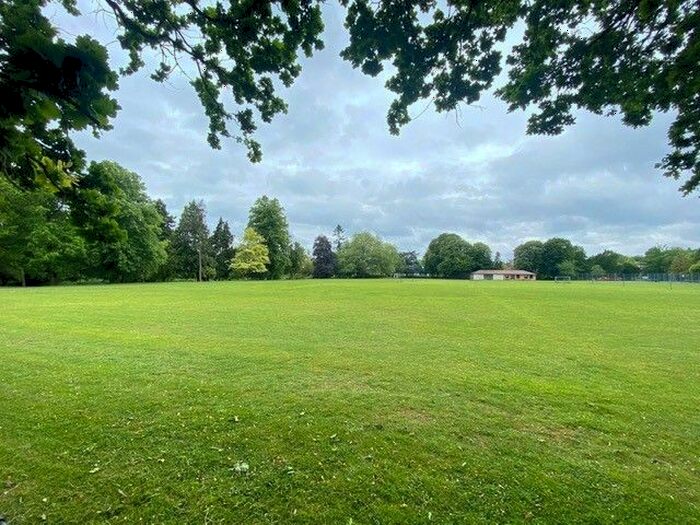 1 Bedroom Flat For Sale In Fairview Avenue, Woking, GU22