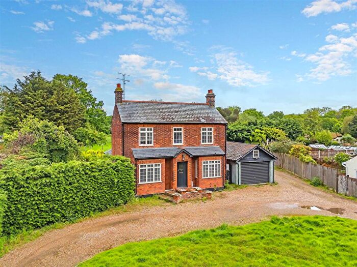 4 Bedroom House For Sale In Hatch Road, Pilgrims Hatch, CM15