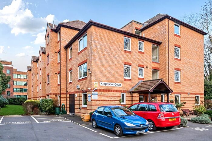 2 Bedroom Flat For Sale In Kingfisher Court, Ewell Road, KT6