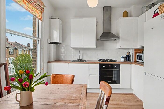 2 Bedroom Flat For Sale In Lancaster Road, N4