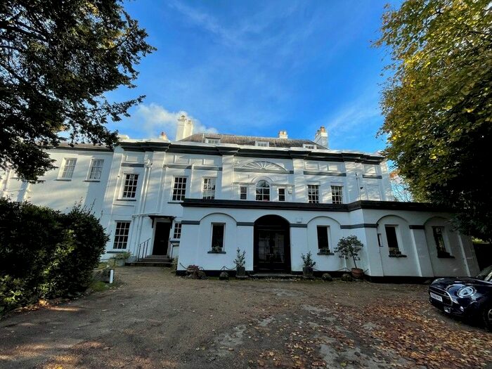 2 Bedroom Flat To Rent In Middle Hill, Egham TW20