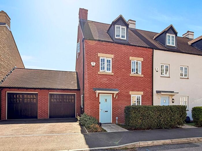3 Bedroom End Of Terrace House For Sale In Poppyfield Road, Wootton, Northampton, NN4