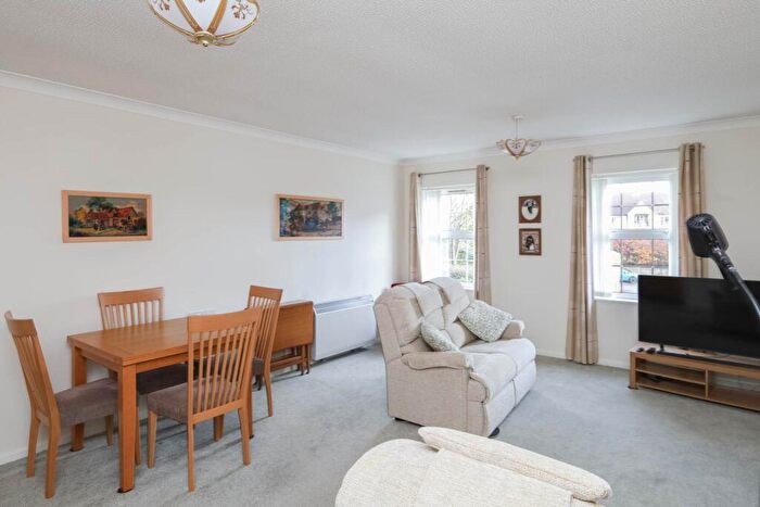 2 Bedroom Flat For Sale In Chanctonbury Walk, Storrington, RH20