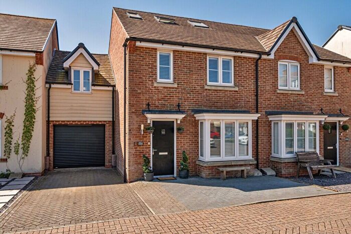 5 Bedroom Semi-Detached House For Sale In Field Place, Havant, PO9