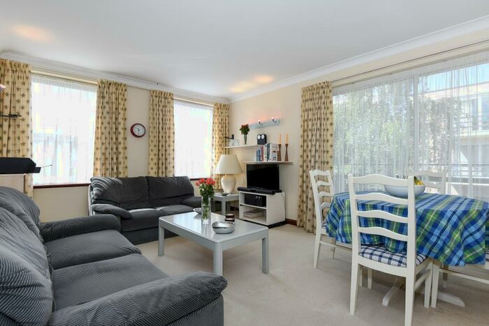 2 Bedroom Apartment To Rent In Park Close, North Oxford, OX2