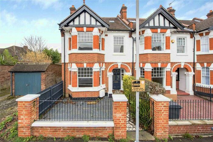 5 Bedroom Semi-Detached House To Rent In Poplar Grove, New Malden, KT3