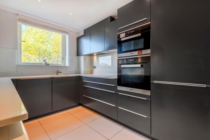 3 Bedroom Flat To Rent In Queens Terrace, St Johns Wood, London, NW8