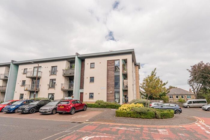 3 Bedroom Flat To Rent In East Pilton Farm Place, Fettes, Edinburgh, EH5