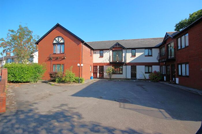 2 Bedroom Flat For Sale In Tyn-Y-Pwll Road, Cardiff, CF14