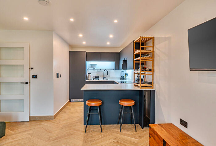 2 Bedroom Apartment For Sale In Broad Close, Oxford, Oxfordshire, OX2