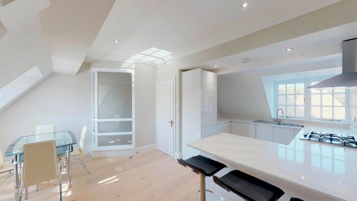 3 Bedroom Maisonette To Rent In Oakhill Road, London, SW15