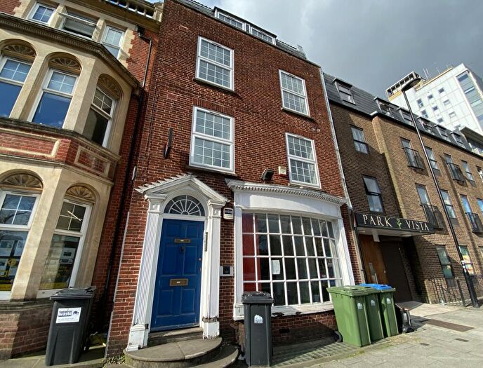 1 Bedroom Flat To Rent In Brunswick Place, SO15