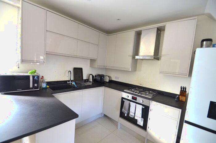2 Bedroom End Of Terrace House To Rent In Chertsey Lane, Staines-Upon-Thames, TW18