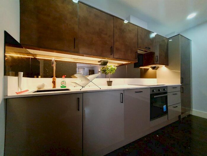 2 Bedroom Flat To Rent In Lancaster Road, New Barnet, Barnet, EN4