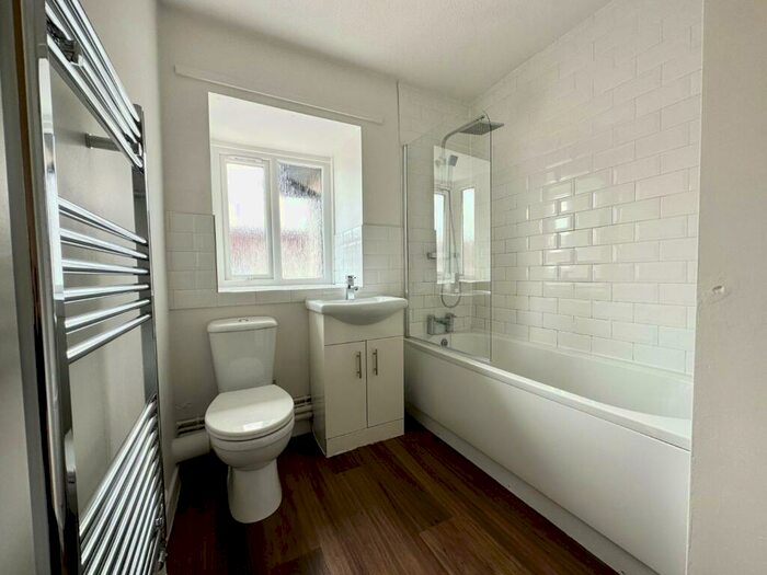2 Bedroom Apartment To Rent In Canterbury Gardens, Salford, Greater Manchester, M5