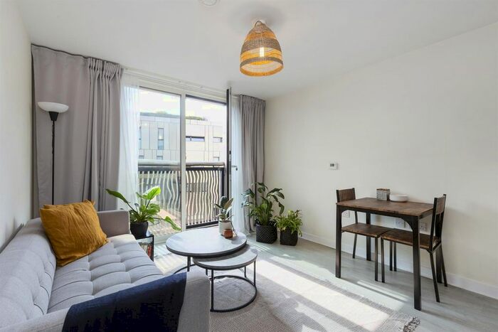 1 Bedroom Flat To Rent In Woods House, Grosvenor Waterside, Gatliff Road, SW1W