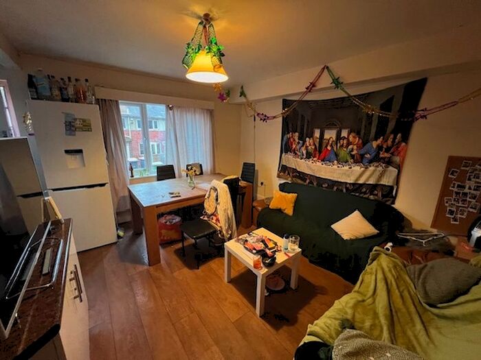 5 Bedroom Terraced House To Rent In Mayville Avenue, Hyde Park, Leeds, LS6