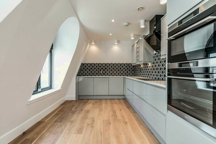 2 Bedroom Apartment To Rent In Russell Mews, Brighton, BN1