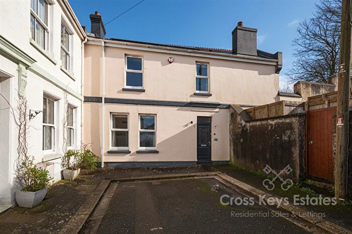 3 Bedroom Link Detached House For Sale In Dixon Place, Stoke, PL2