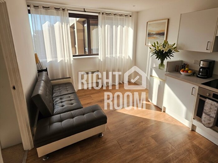 1 Bedroom Flat To Rent In Bed Apartment, Kings Road, Reading, RG1