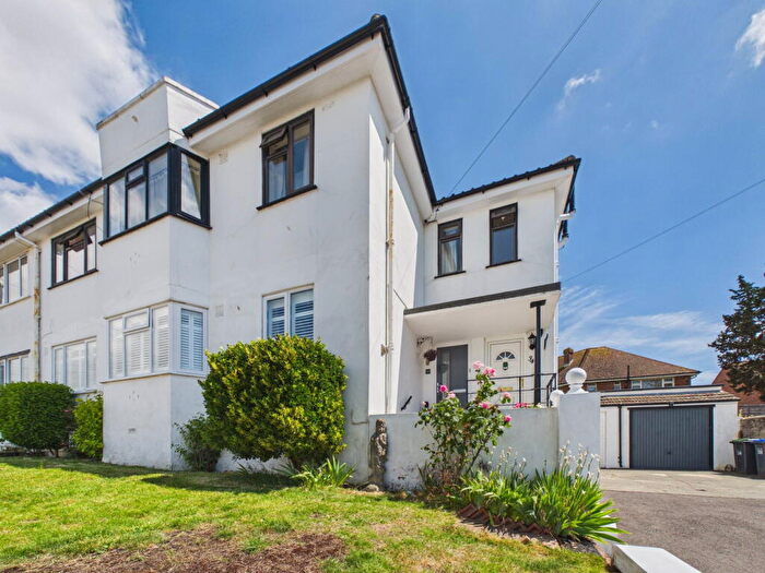3 Bedroom Flat For Sale In Hurst Avenue, Worthing, BN11