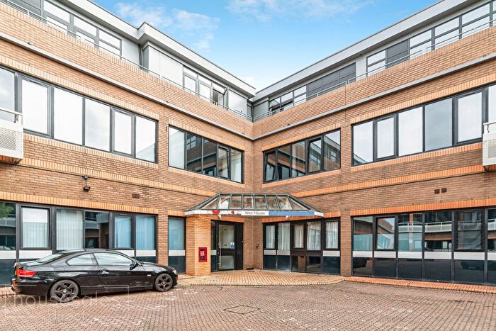 2 Bedroom Flat For Sale In Weir House, Newbury, RG14